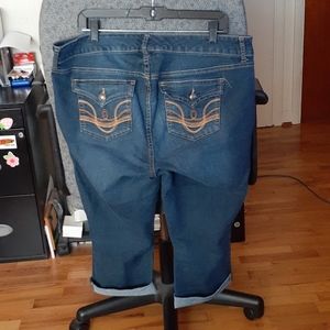 Torrid Size 18 capri jeans.